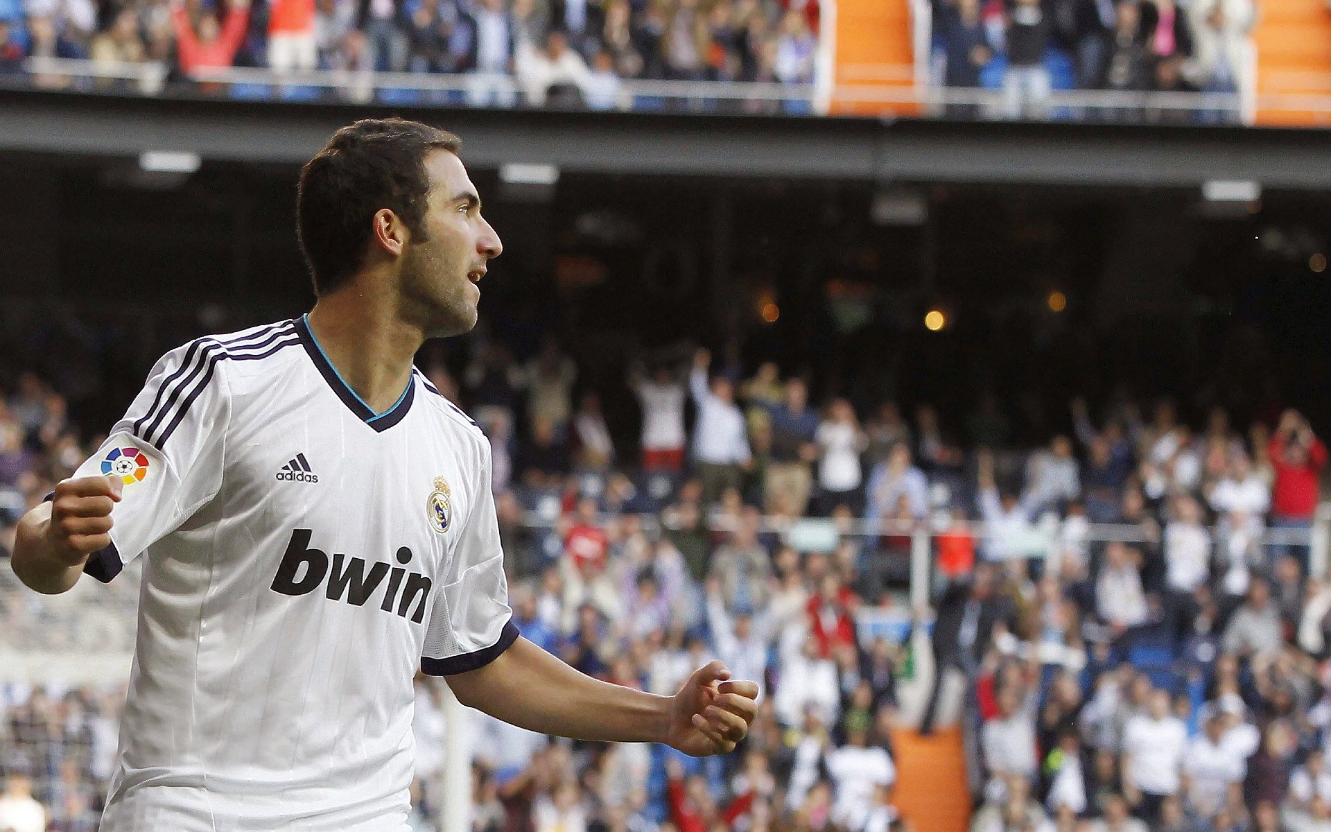 英超焦点战阿森纳主场击败布伦特福德 马丁内利远射世界波锁定胜局